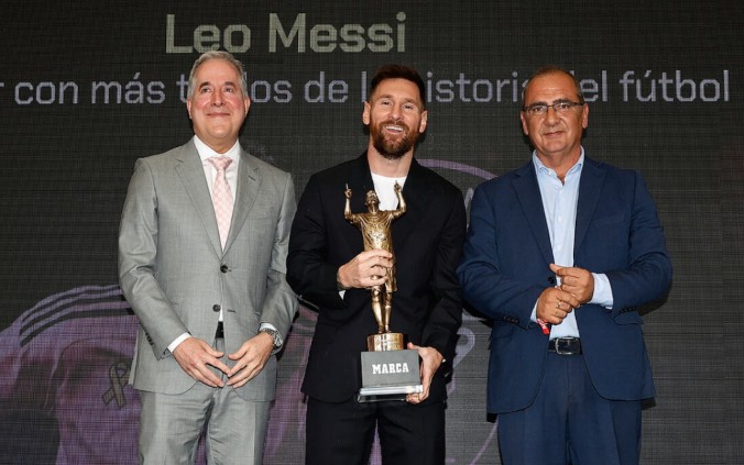 Lionel Messi nhận giải 'Cầu thủ thành công nhất lịch sử' với 46 danh hiệu